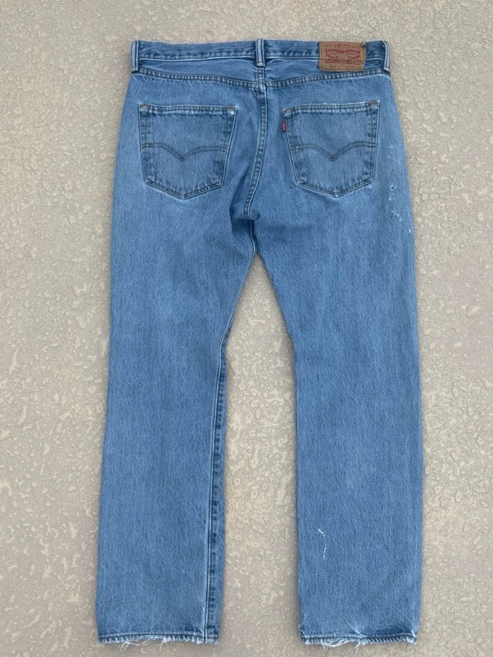 Men’s Levis 501 Light Wash Distressed Jeans Vintage 2000s